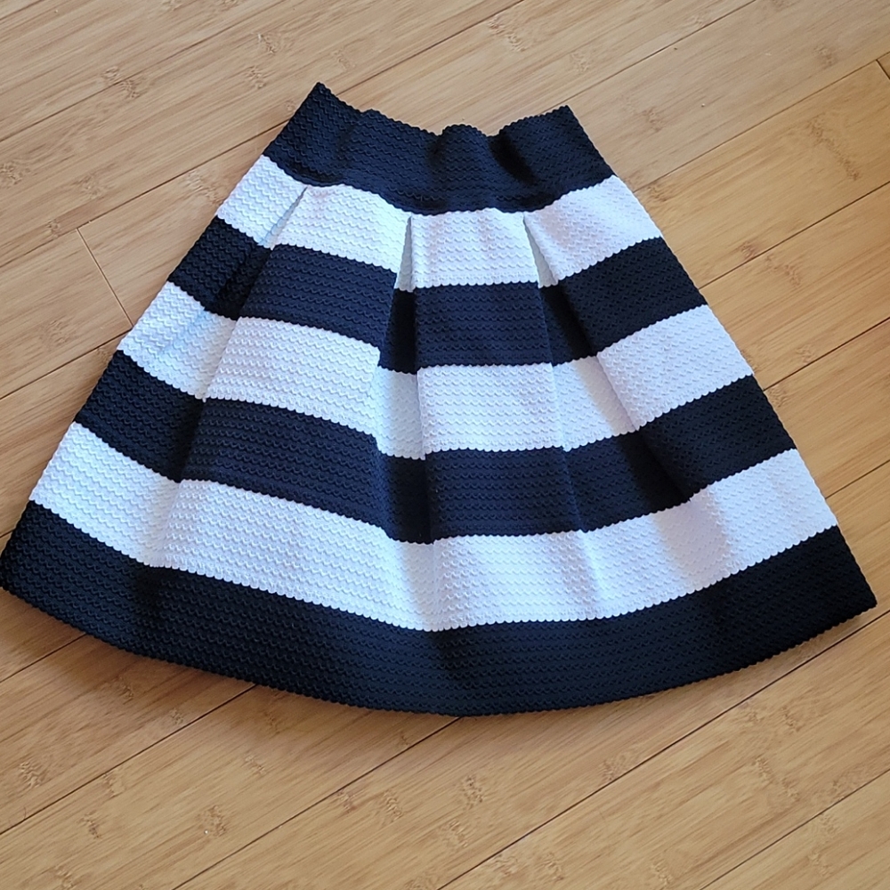 Black and white stick out structured skirt